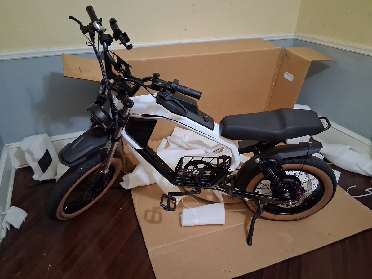 E-Bike X5 Max Lieferumfang im Karton